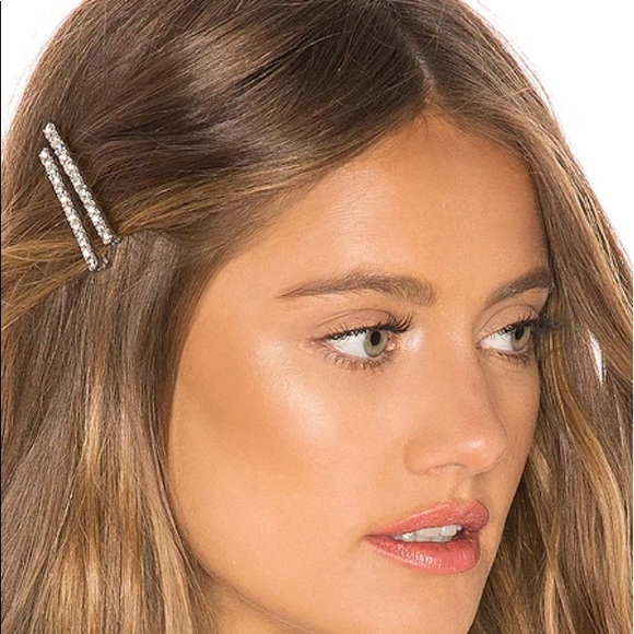 🐳BRAND NEW IN PACKAGE 2 decorative Bobby Pins🐳 - Picture 2 of 5